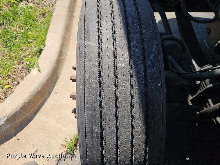 image for item FN5592 2005 Kenworth T600 semi truck