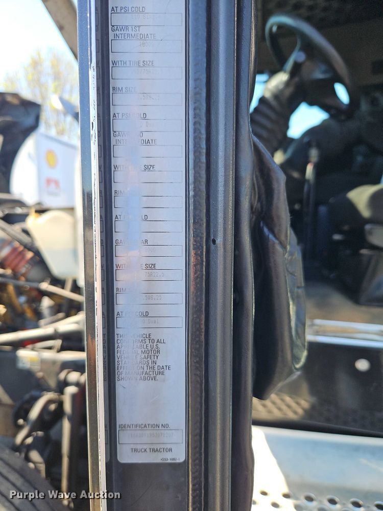 image for item FN5592 2005 Kenworth T600 semi truck