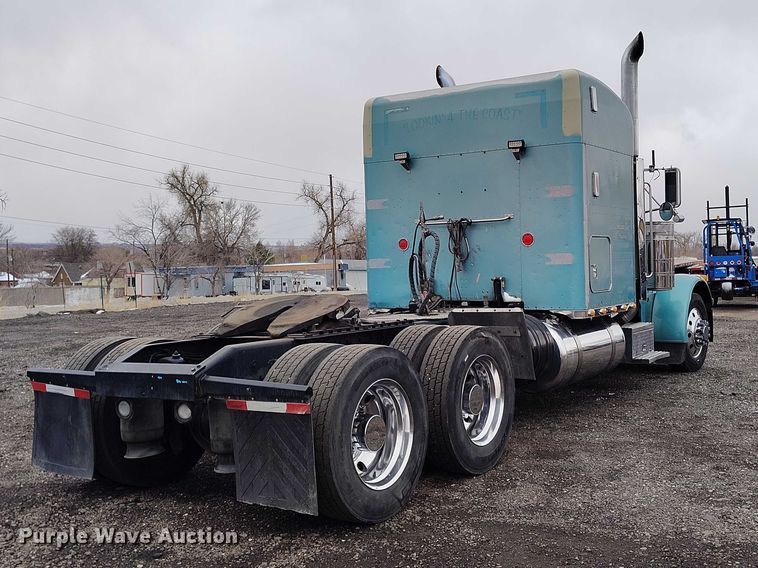 image for item IH9463 2000 Peterbilt 379 semi truck