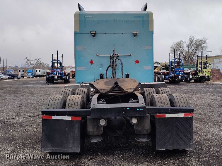 image for item IH9463 2000 Peterbilt 379 semi truck