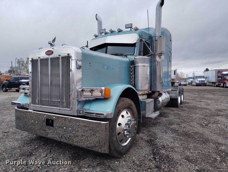 image for item IH9463 2000 Peterbilt 379 semi truck