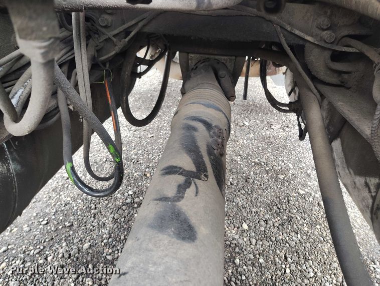 image for item IH9463 2000 Peterbilt 379 semi truck