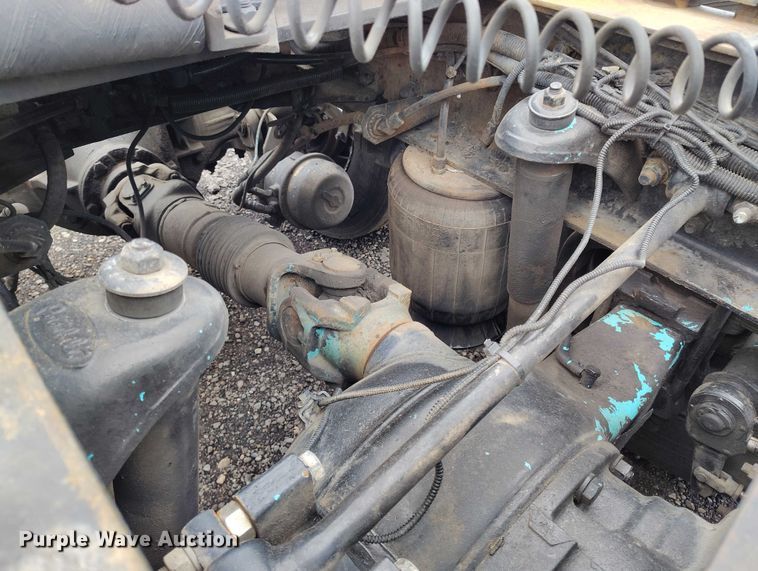 image for item IH9463 2000 Peterbilt 379 semi truck