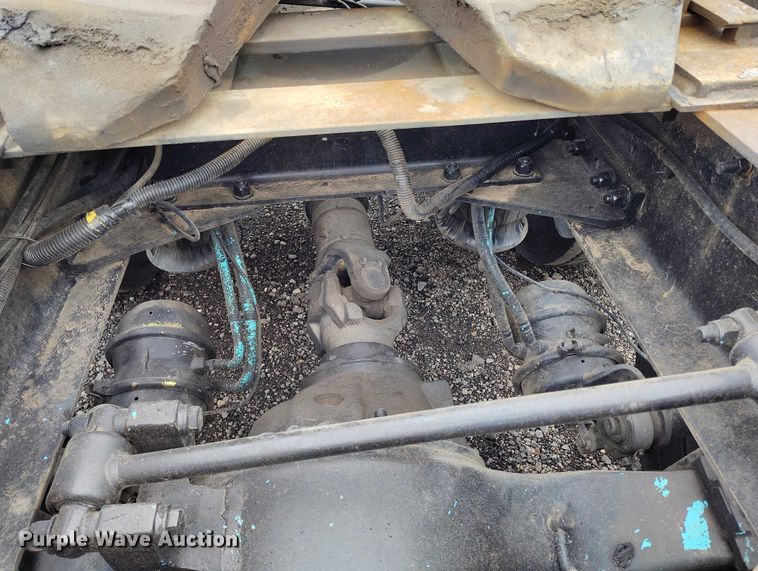 image for item IH9463 2000 Peterbilt 379 semi truck