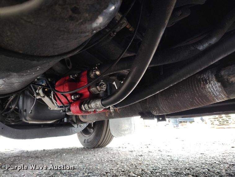 image for item IH9463 2000 Peterbilt 379 semi truck