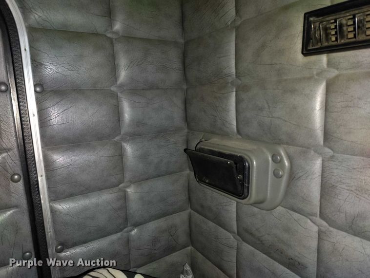 image for item IH9463 2000 Peterbilt 379 semi truck