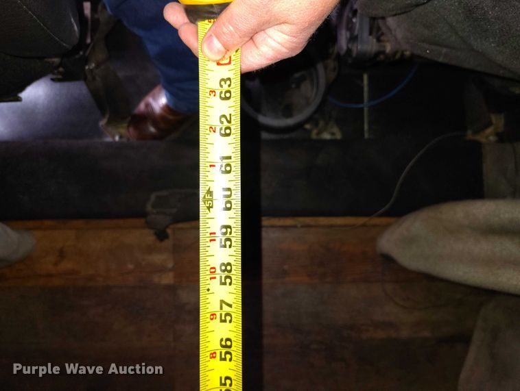 image for item IH9463 2000 Peterbilt 379 semi truck