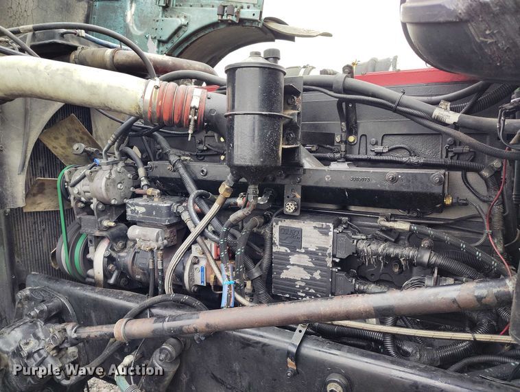 image for item IH9463 2000 Peterbilt 379 semi truck