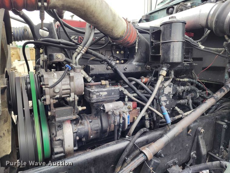 image for item IH9463 2000 Peterbilt 379 semi truck