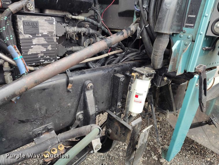 image for item IH9463 2000 Peterbilt 379 semi truck