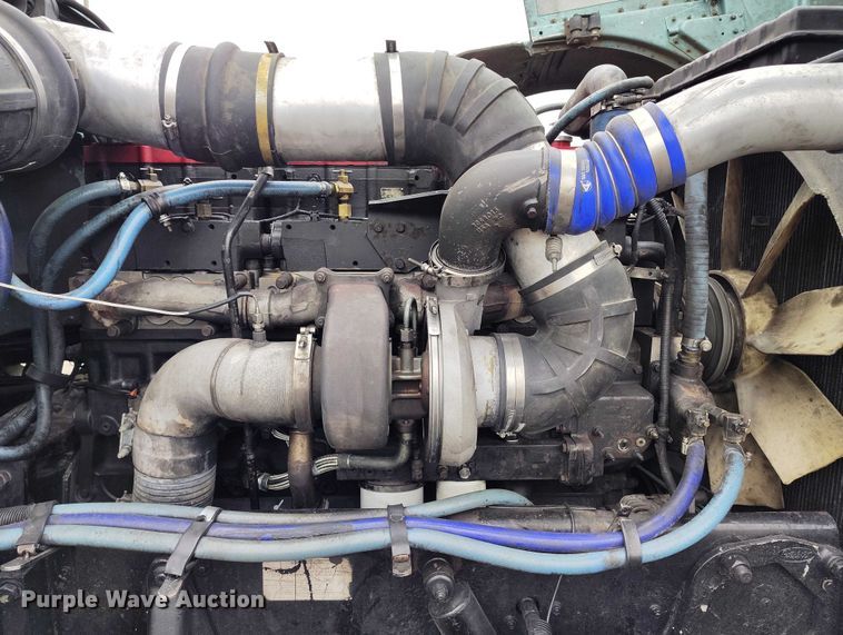 image for item IH9463 2000 Peterbilt 379 semi truck