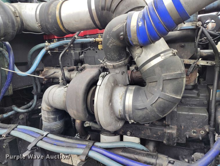 image for item IH9463 2000 Peterbilt 379 semi truck