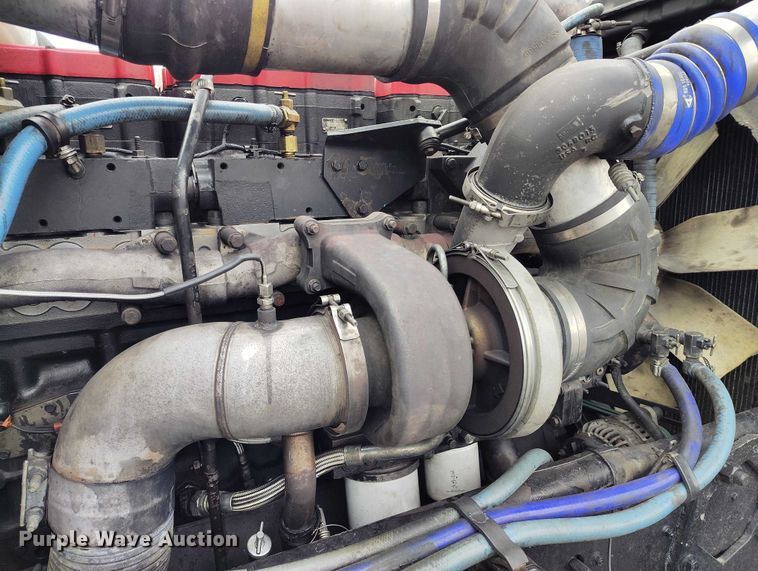 image for item IH9463 2000 Peterbilt 379 semi truck