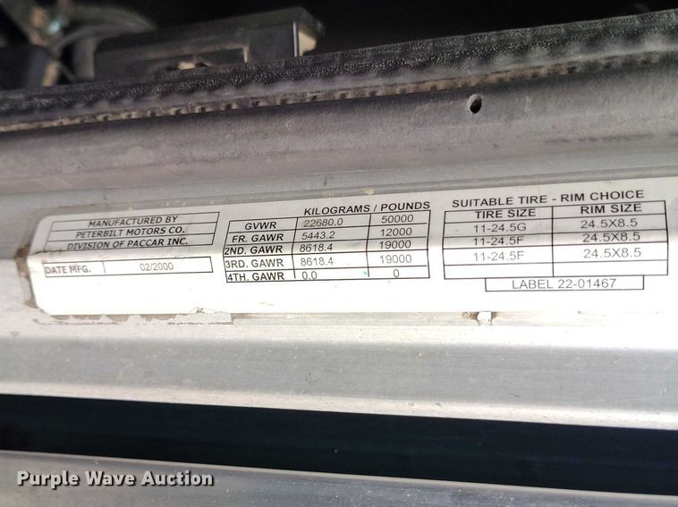 image for item IH9463 2000 Peterbilt 379 semi truck