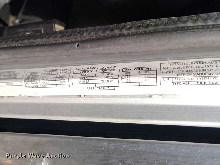 image for item IH9463 2000 Peterbilt 379 semi truck