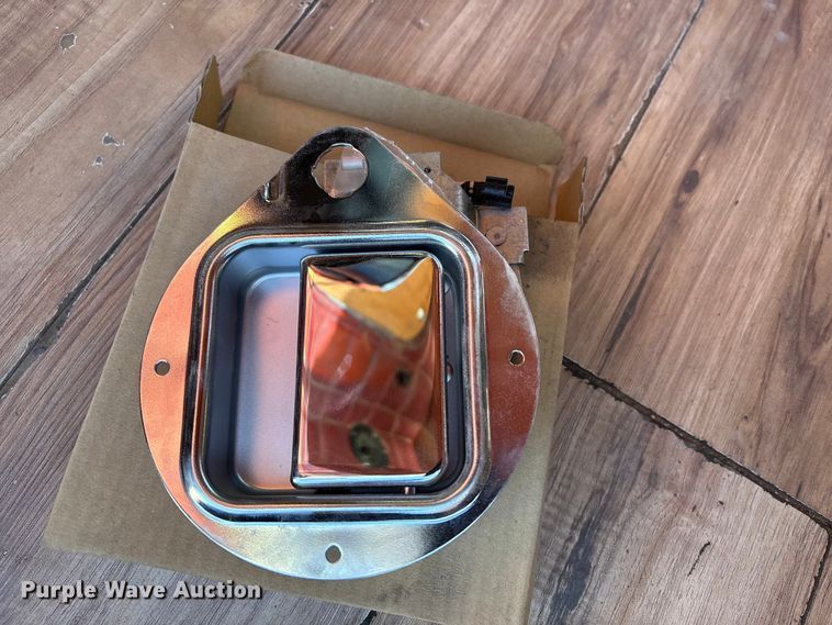 image for item NK9045 1985 Peterbilt 359 semi truck