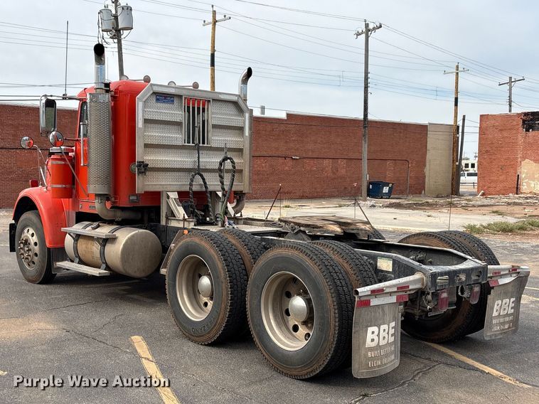 image for item NK9051 2007 Freightliner Classic semi truck