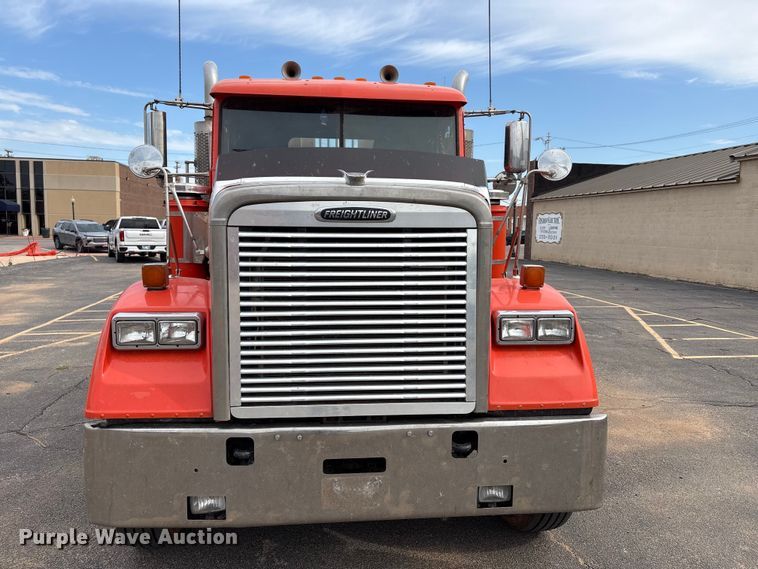 image for item NK9051 2007 Freightliner Classic semi truck