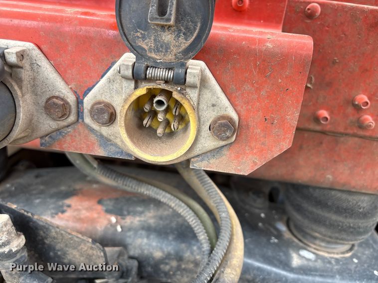 image for item NK9051 2007 Freightliner Classic semi truck