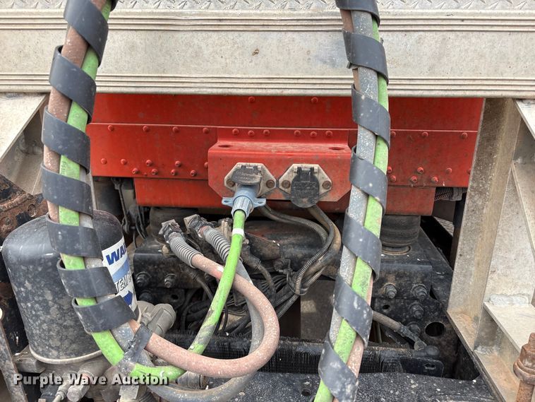 image for item NK9051 2007 Freightliner Classic semi truck