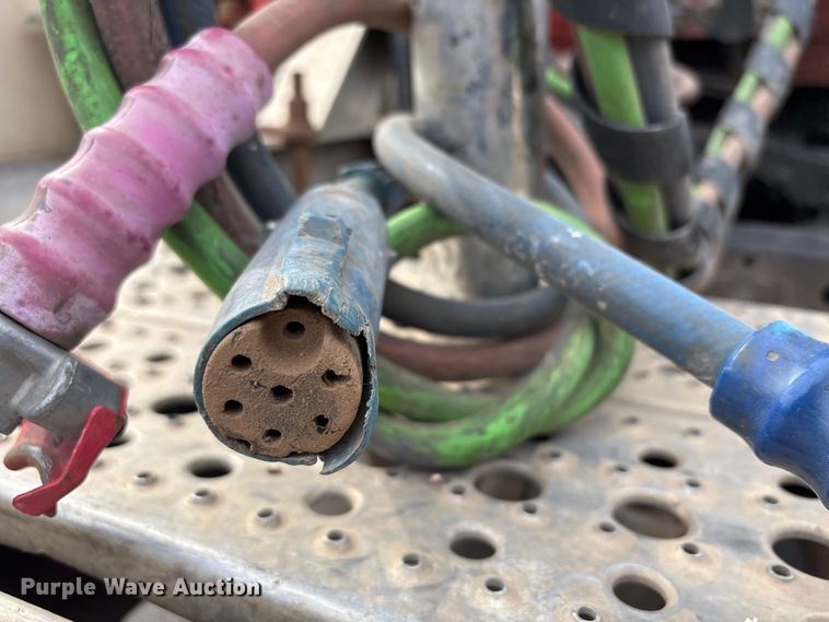 image for item NK9051 2007 Freightliner Classic semi truck