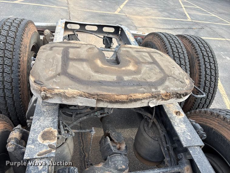 image for item NK9051 2007 Freightliner Classic semi truck