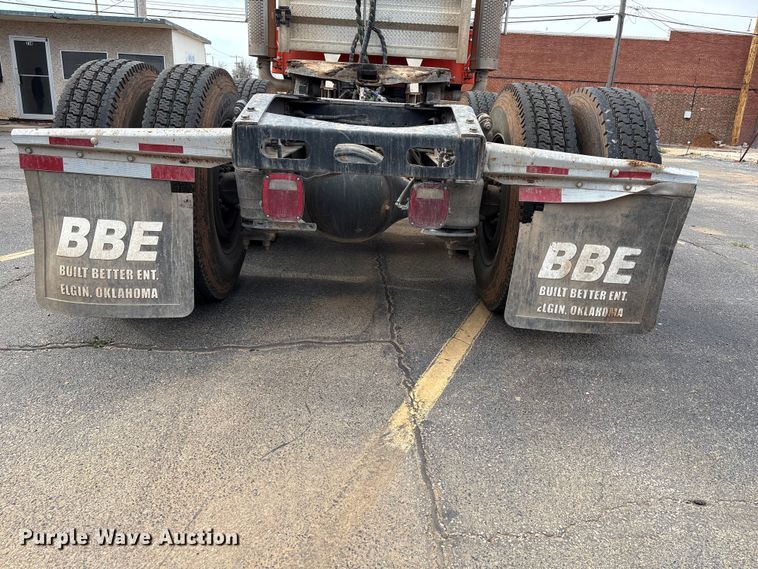 image for item NK9051 2007 Freightliner Classic semi truck