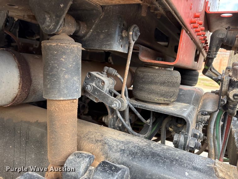 image for item NK9051 2007 Freightliner Classic semi truck