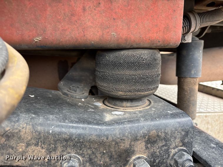 image for item NK9051 2007 Freightliner Classic semi truck