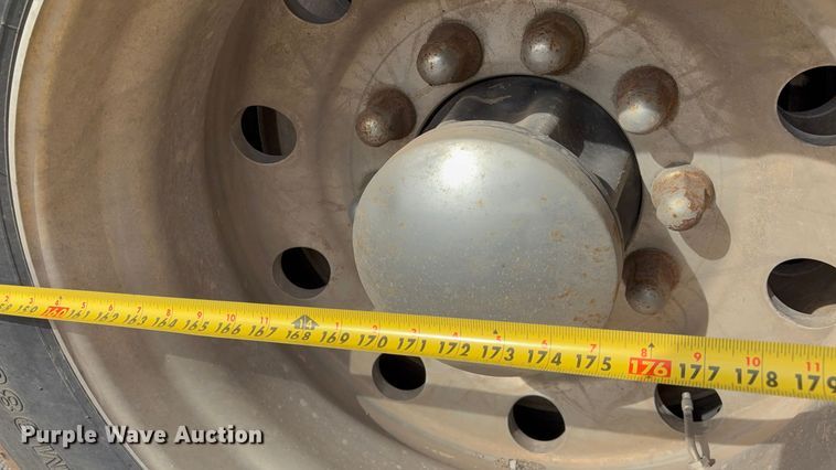 image for item NK9051 2007 Freightliner Classic semi truck