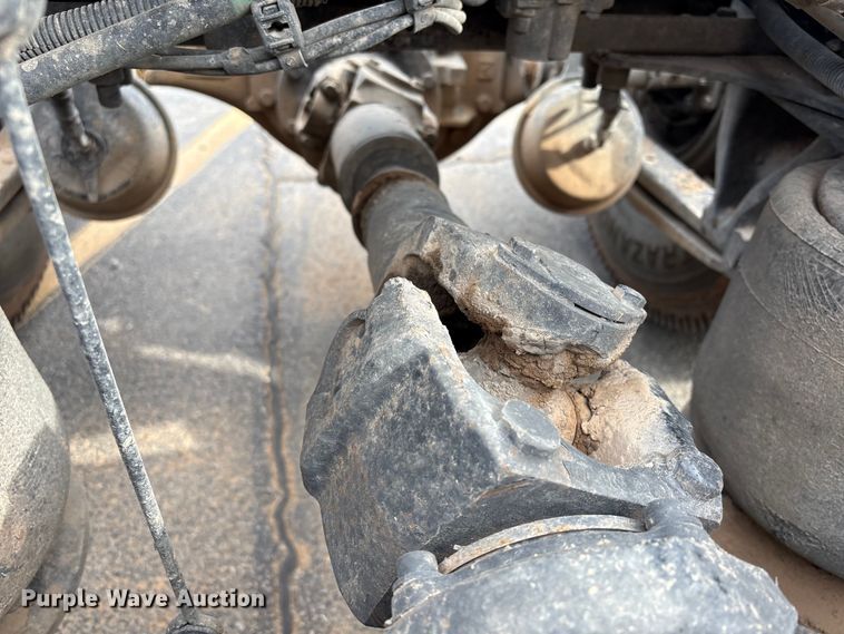 image for item NK9051 2007 Freightliner Classic semi truck