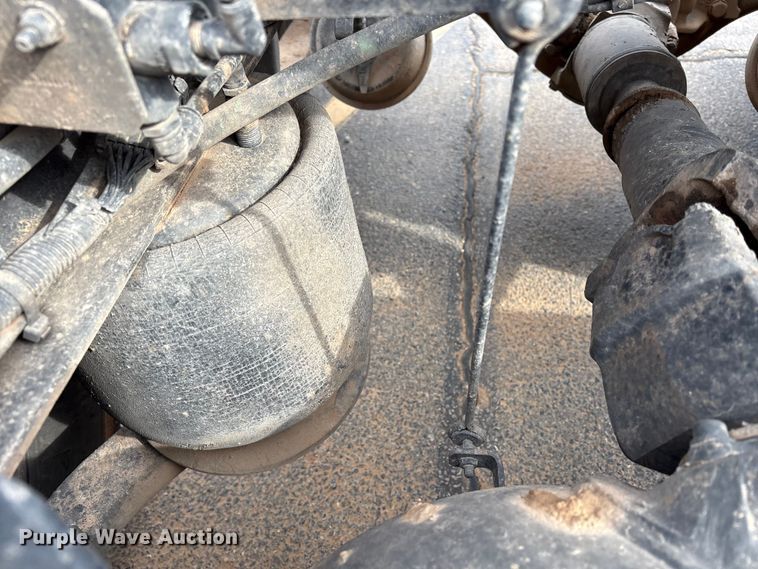 image for item NK9051 2007 Freightliner Classic semi truck