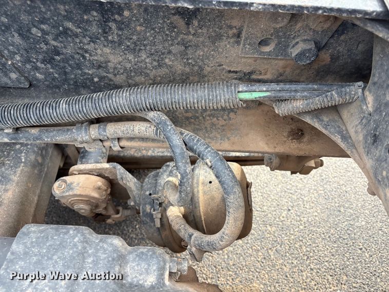 image for item NK9051 2007 Freightliner Classic semi truck