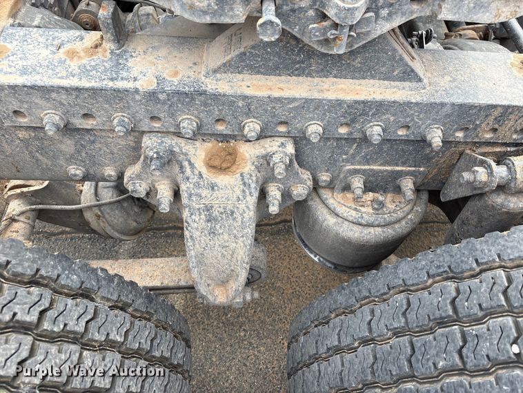 image for item NK9051 2007 Freightliner Classic semi truck