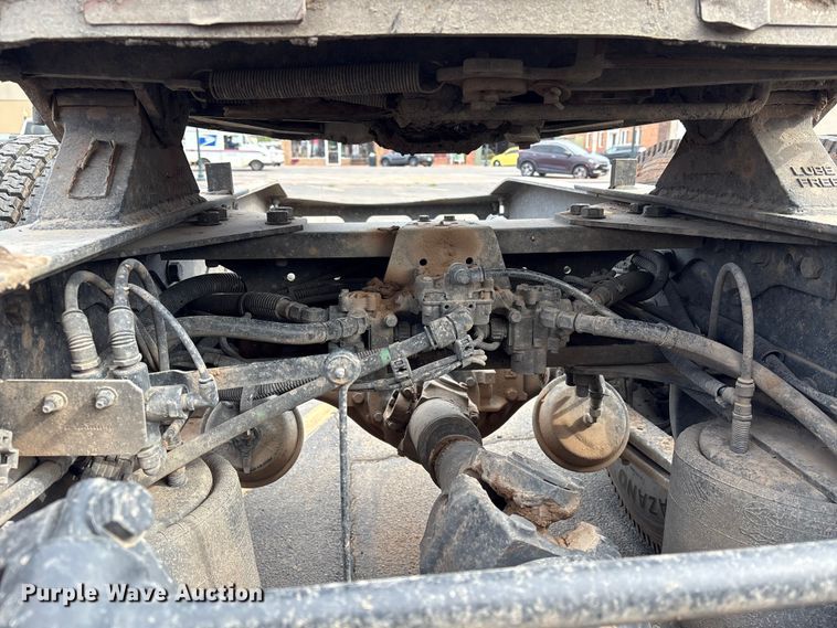 image for item NK9051 2007 Freightliner Classic semi truck