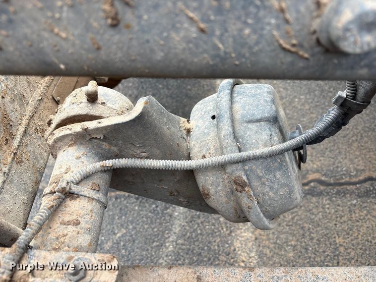 image for item NK9051 2007 Freightliner Classic semi truck