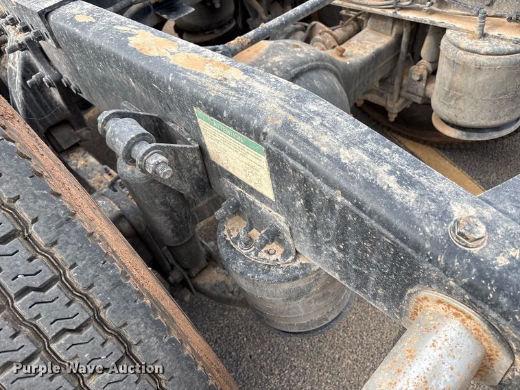 image for item NK9051 2007 Freightliner Classic semi truck