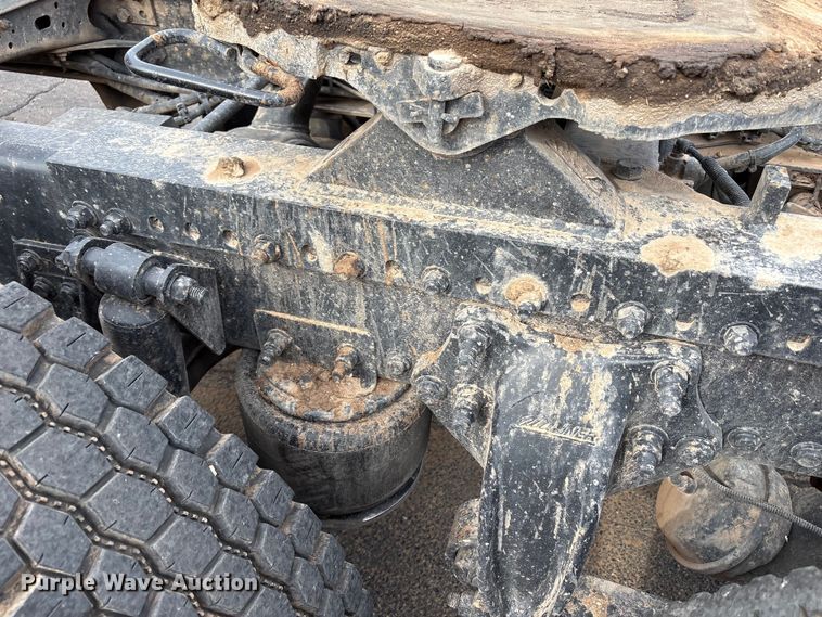 image for item NK9051 2007 Freightliner Classic semi truck