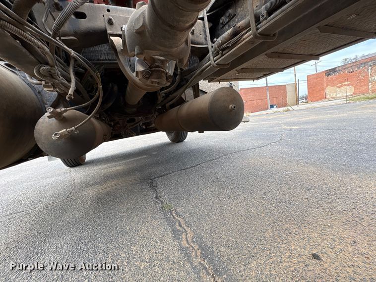 image for item NK9051 2007 Freightliner Classic semi truck