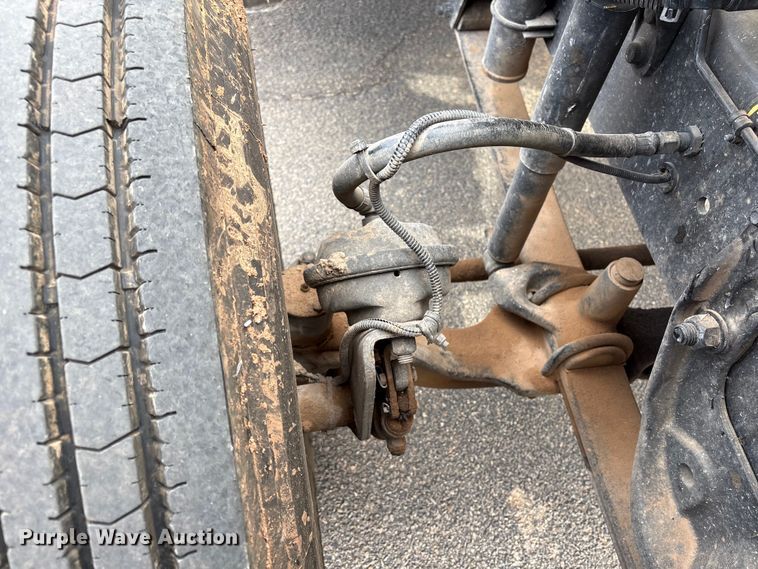 image for item NK9051 2007 Freightliner Classic semi truck