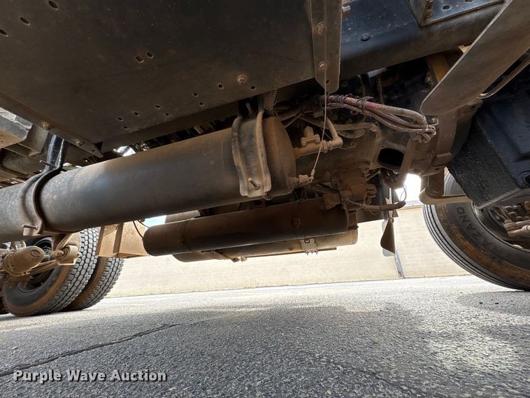 image for item NK9051 2007 Freightliner Classic semi truck