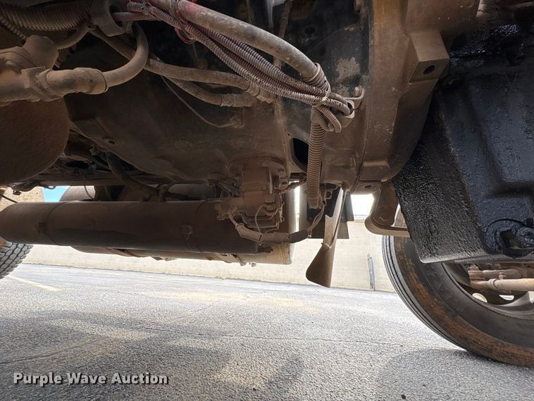 image for item NK9051 2007 Freightliner Classic semi truck