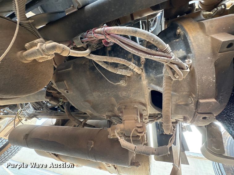 image for item NK9051 2007 Freightliner Classic semi truck