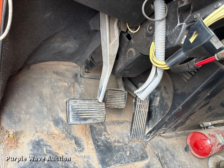 image for item NK9051 2007 Freightliner Classic semi truck