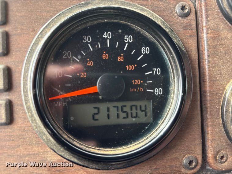 image for item NK9051 2007 Freightliner Classic semi truck