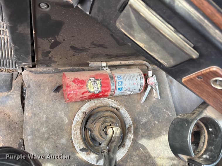 image for item NK9051 2007 Freightliner Classic semi truck