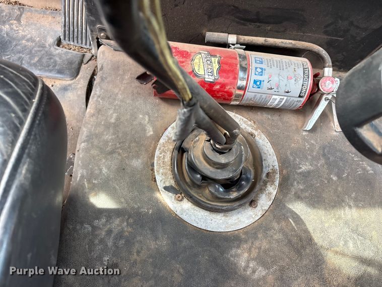 image for item NK9051 2007 Freightliner Classic semi truck