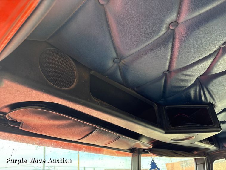 image for item NK9051 2007 Freightliner Classic semi truck