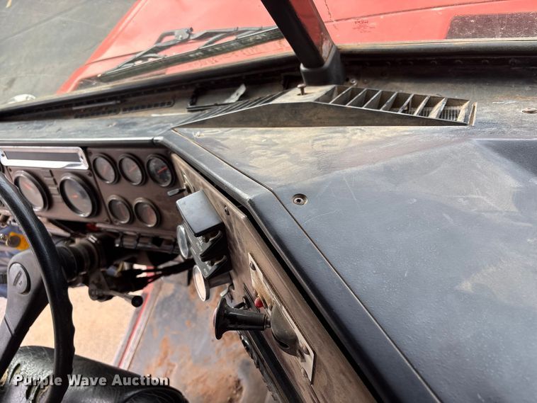 image for item NK9051 2007 Freightliner Classic semi truck