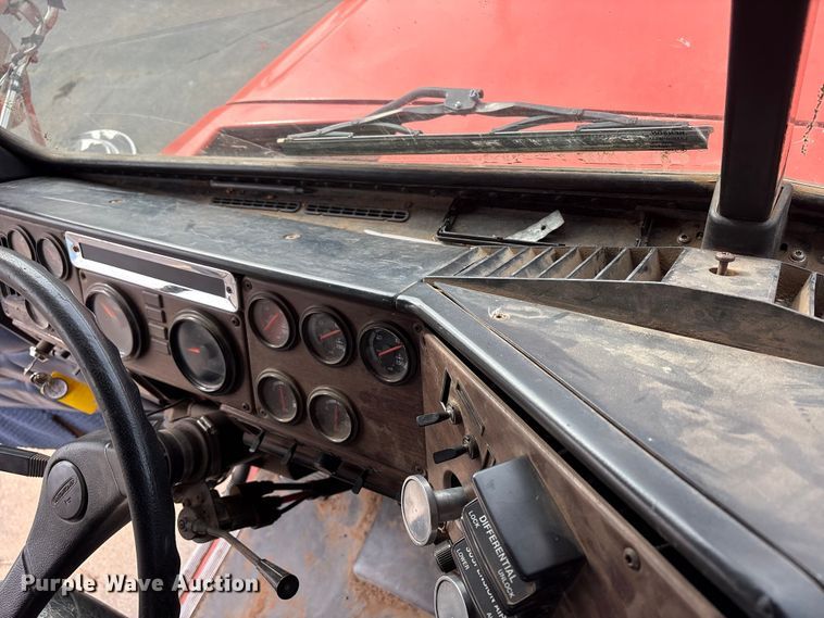 image for item NK9051 2007 Freightliner Classic semi truck